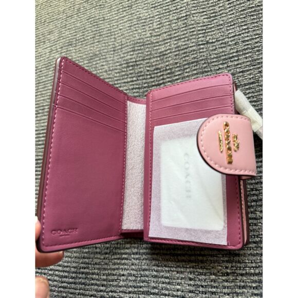 COACH Powder Pink MEDIUM CORNER ZIP WALLET - NWT - DISCOUNTED SHIPPING!! - Picture 2 of 3